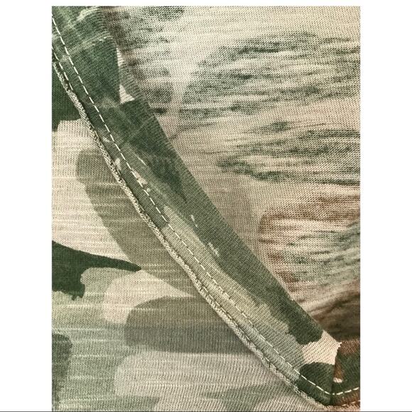 Anthro T.la Soft Cotton Floral Camo Top Vneck Sz XS - Picture 5 of 11